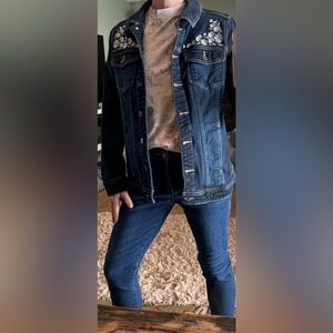 Fitted Floral Embroidered Denim Jacket XS Dark Wash Cottagecore